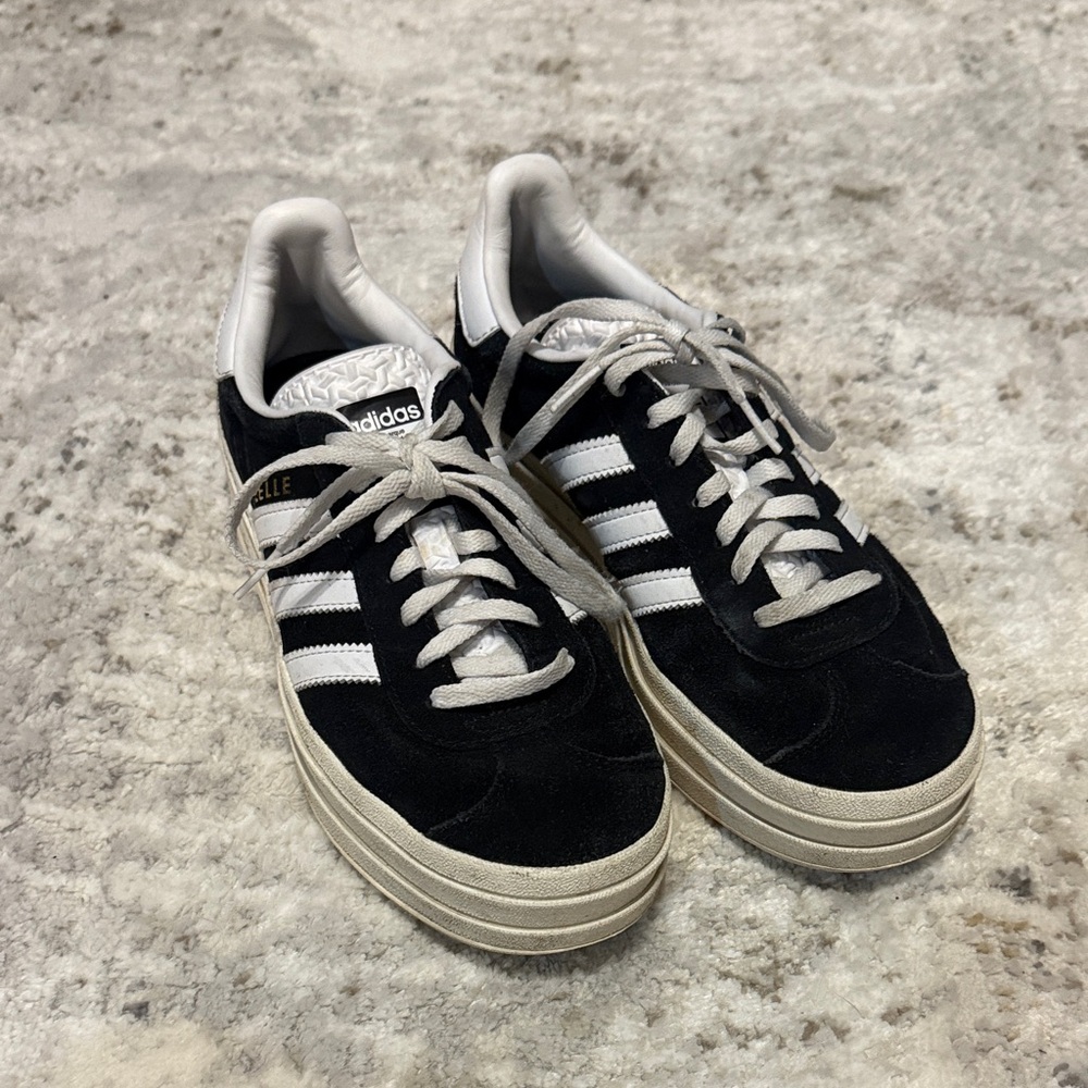 Adidas Women’s platform Gazelle Size 7